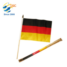 низкой цене из Германии полиэстер ручной флаг Международного